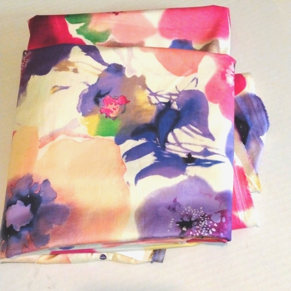 DESIGNER PINK RED FLOWER FABRIC,SATIN SHEEN - Picture 7 of 7